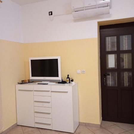 Apartmani Bozic-Omisalj Omišalj Exterior foto