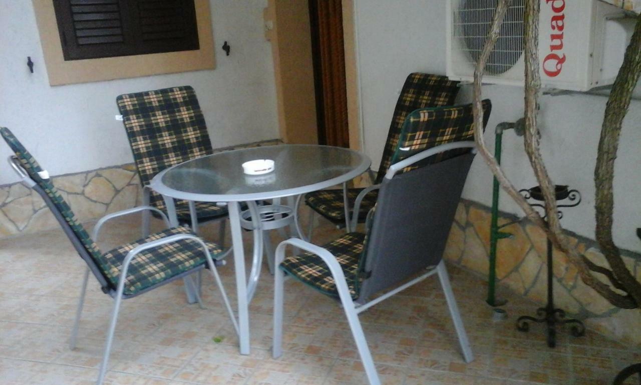 Apartmani Bozic-Omisalj Omišalj Exterior foto